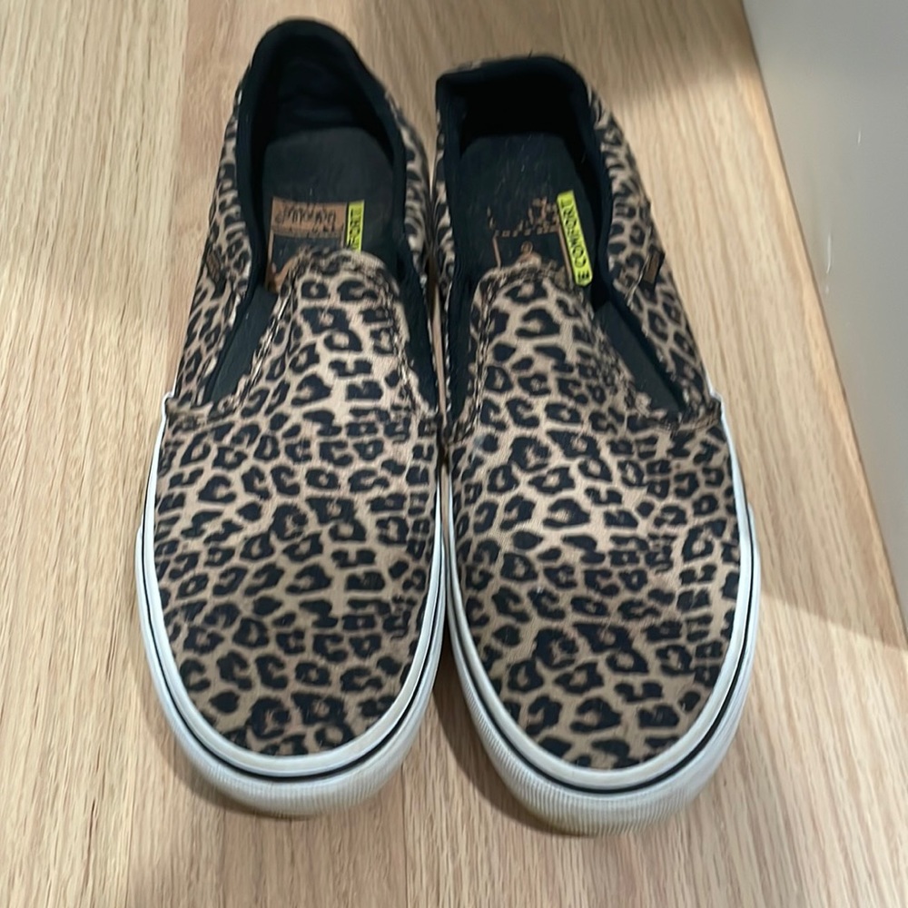 Vans Deluxe Comfort leopard slip on sneakers